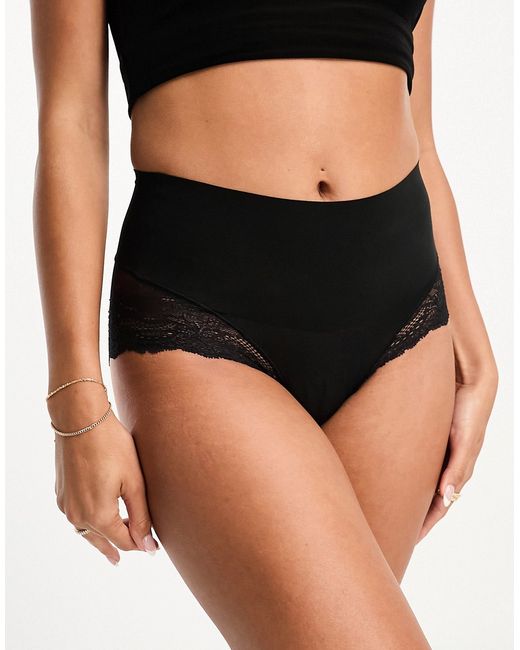 Spanx Undie-tectable Lace Hi-Hipster in Preto