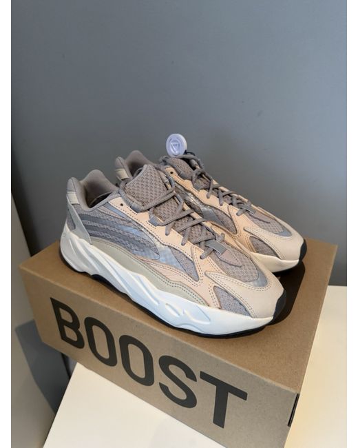 adidas gazelle silver green womens adidas Yeezy 700 V3 Arzareth, UK 13