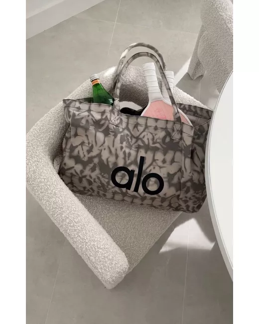 Alo Yoga Tote Bags for Women | Stylemi