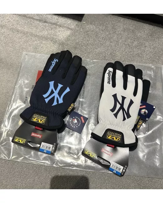 Supreme x Mechanix mlb gloves Chicago Sox in White | Stylemi